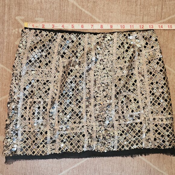 Shimmery sequin pattern mini skirt - Picture 4 of 8